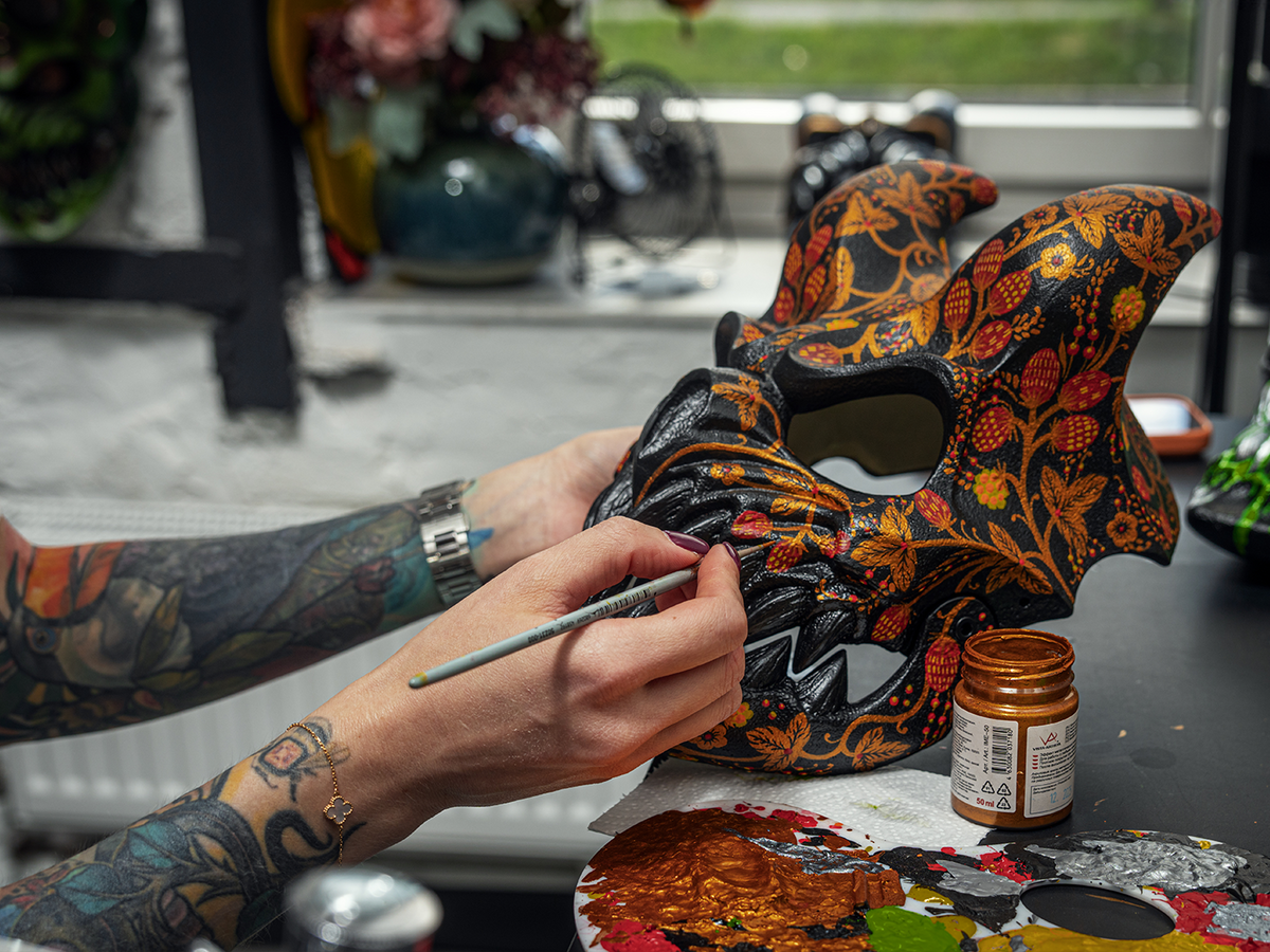 Hand paint