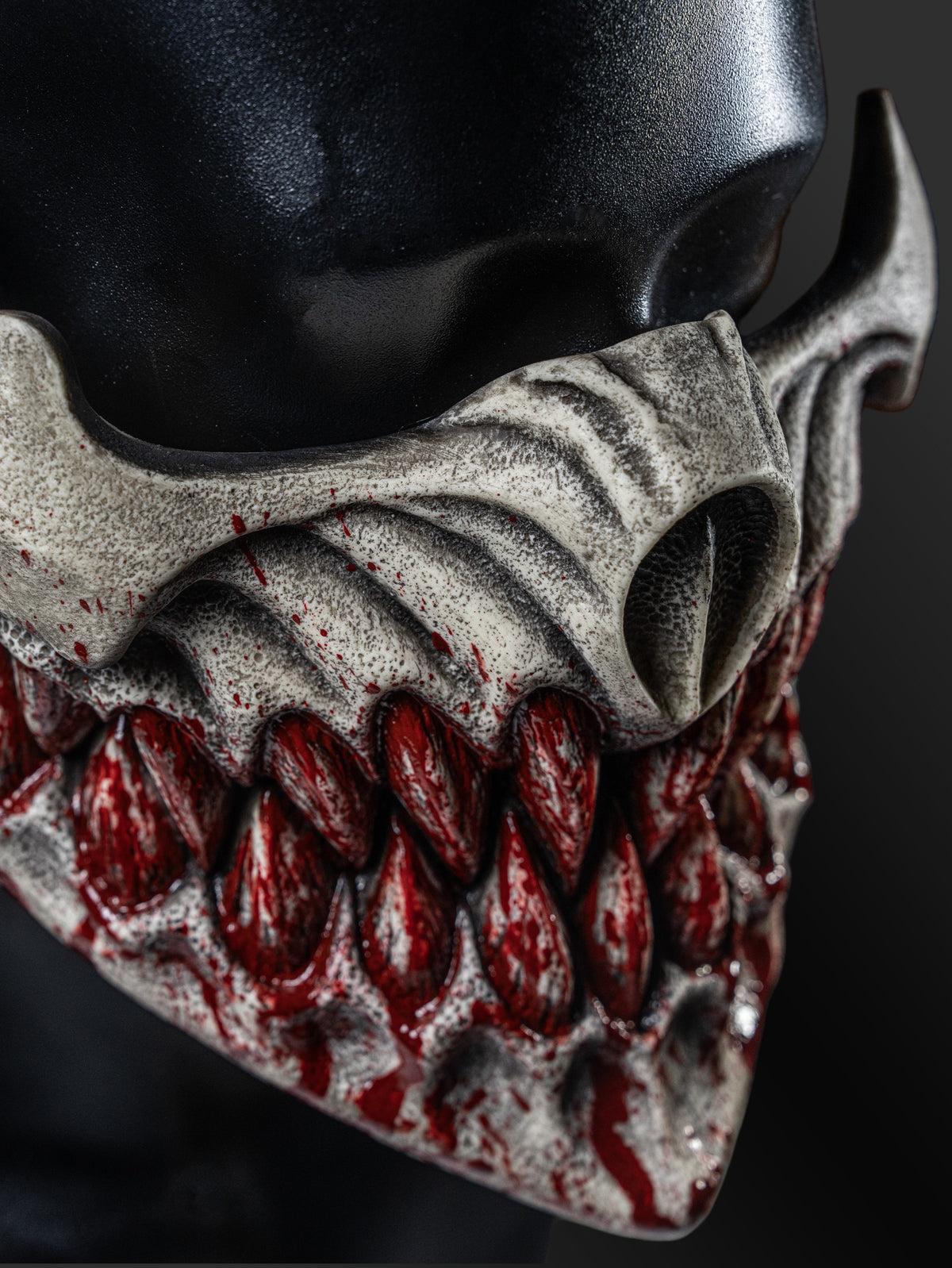 ALEX TERRIBLE MASK “GRIZZLY BITE”