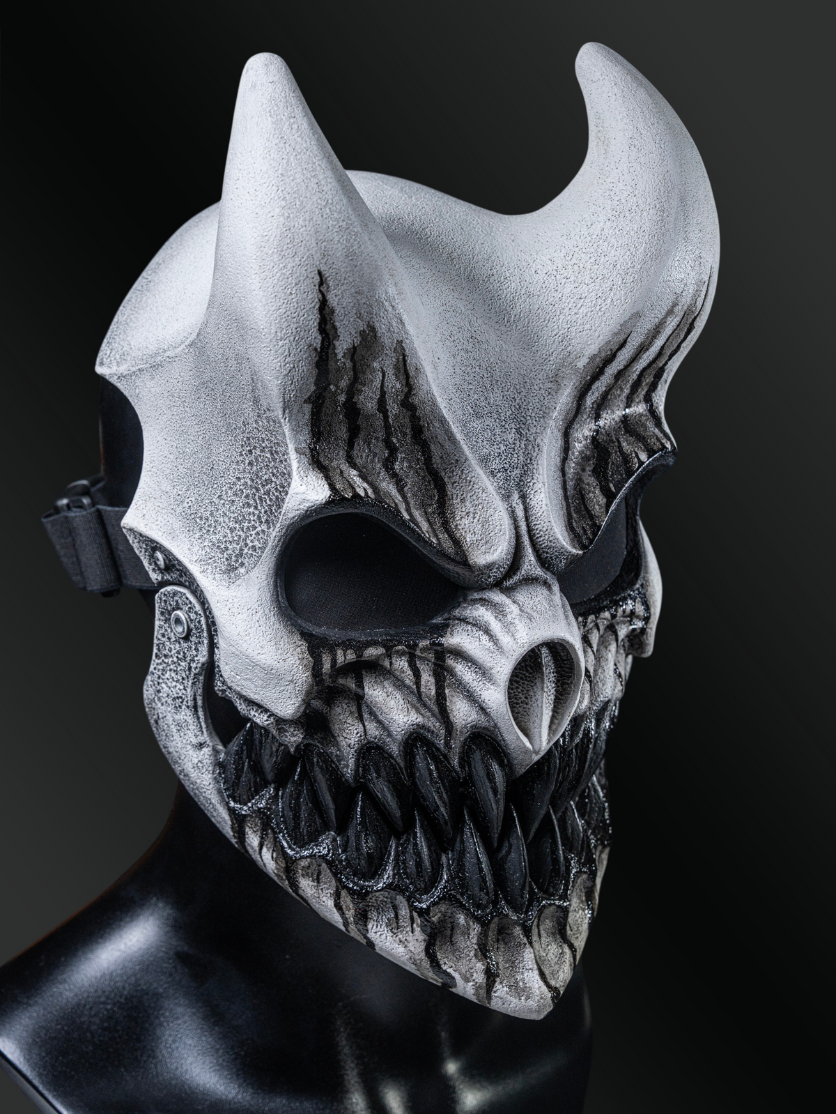 ALEX TERRIBLE MASK “UMBRA”
