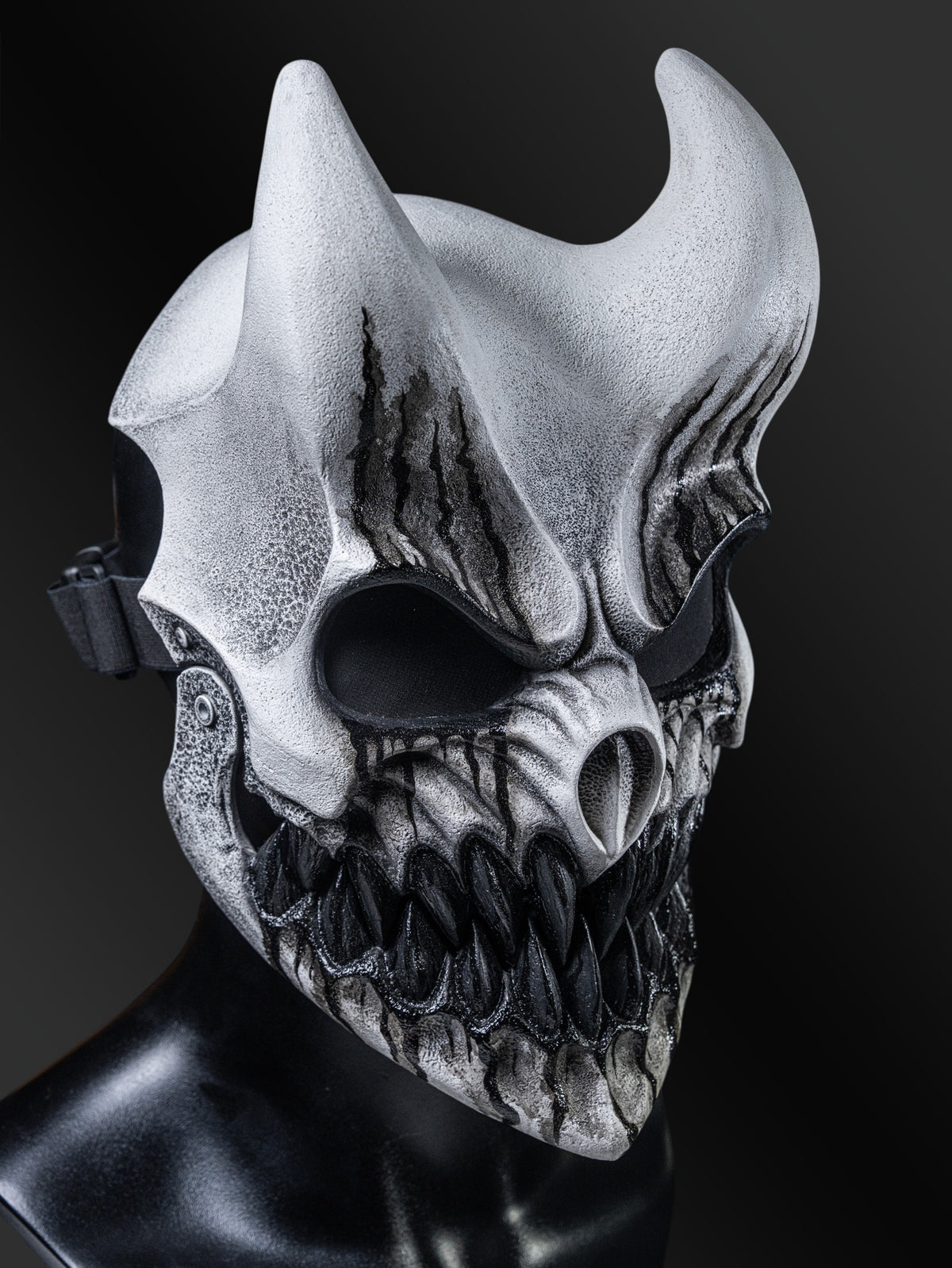 ALEX TERRIBLE MASK “UMBRA”